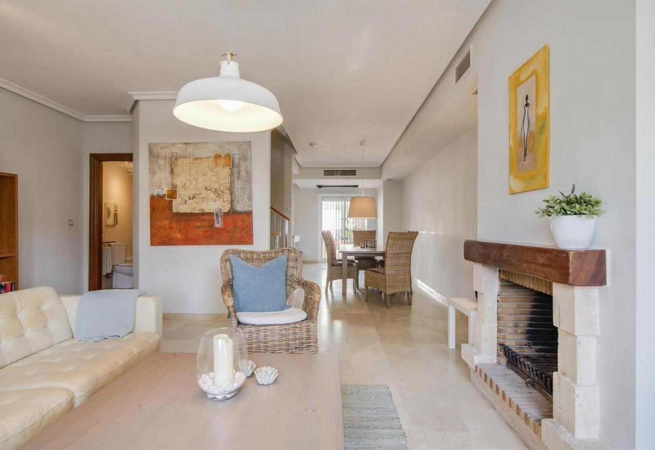 Beautiful Townhouse Beachfront Dom wakacyjny Marbella